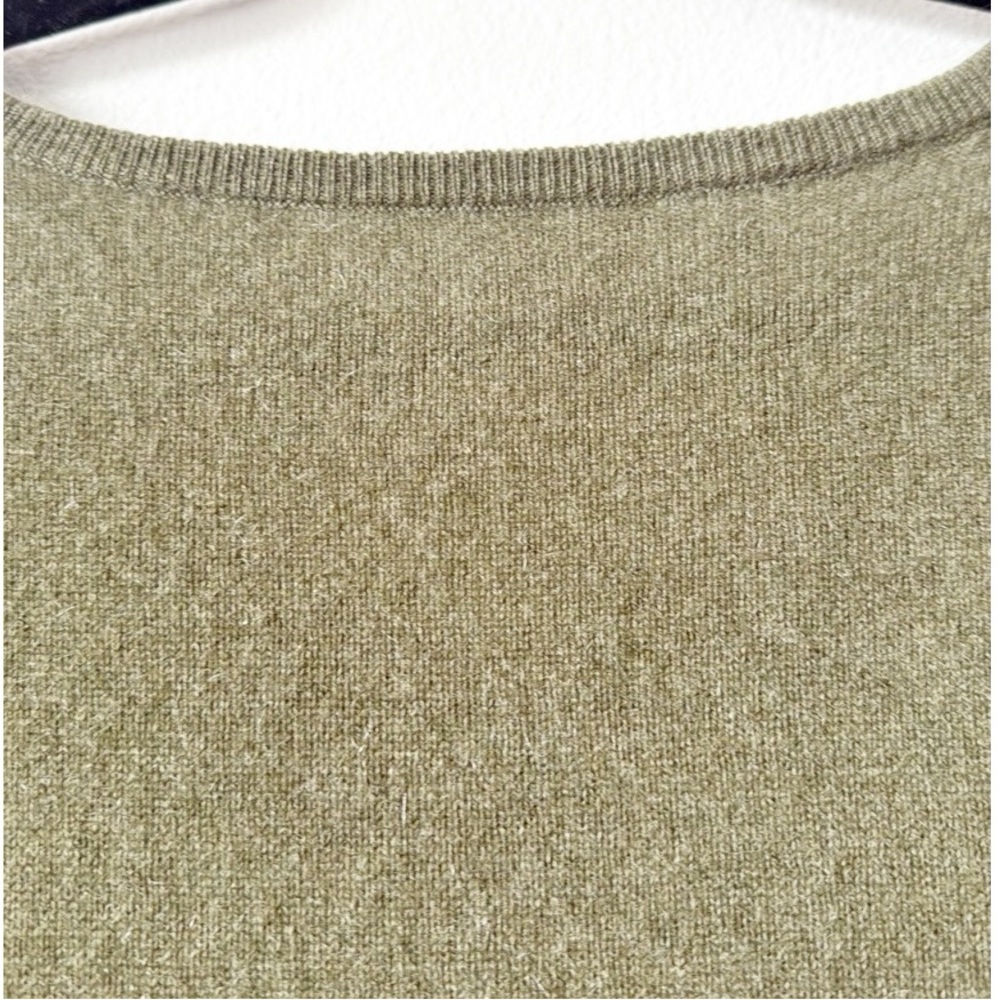 100% Cashmere Olive Green V-Neck Women's Sweater - Picture 9 of 16